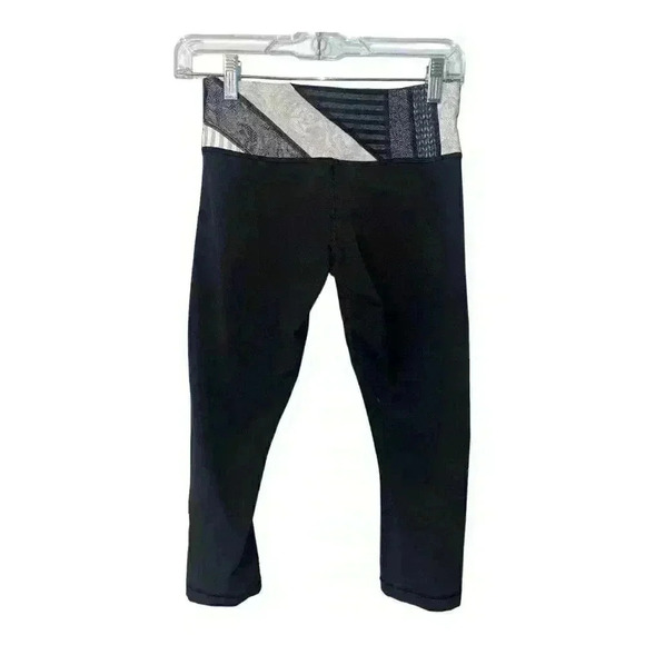 Lululemon Wunder Under Reversible Black/Gray Cropped Leggings, Sizes 4 - Picture 4 of 10